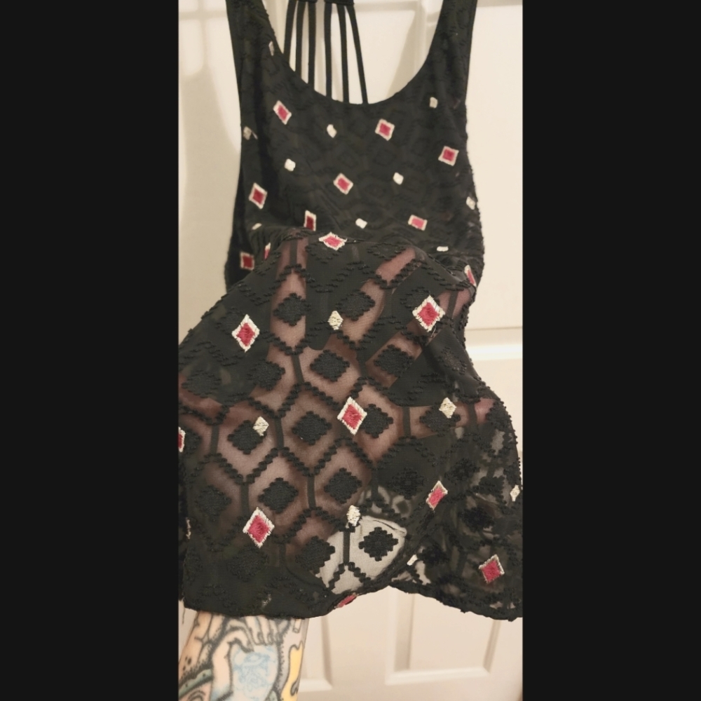 Geometric Black Tank - Picture 3 of 7